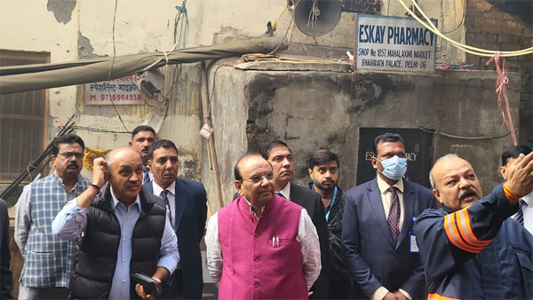 Delhi LG visits Bhagirath Palace market where fire gutted over 100 shops Delhi LG visits Bhagirath Palace market where fire gutted over 100 shops