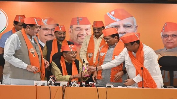 Mohansinh Rathwa joins BJP Mohansinh Rathwa joins BJP