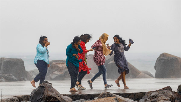 Cyclone Mandous maintains severe intensity Cyclone Mandous maintains severe intensity