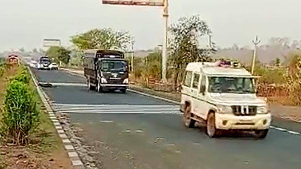 Police vehicle carrying Atiq Ahmed almost turns turtle, hits cow