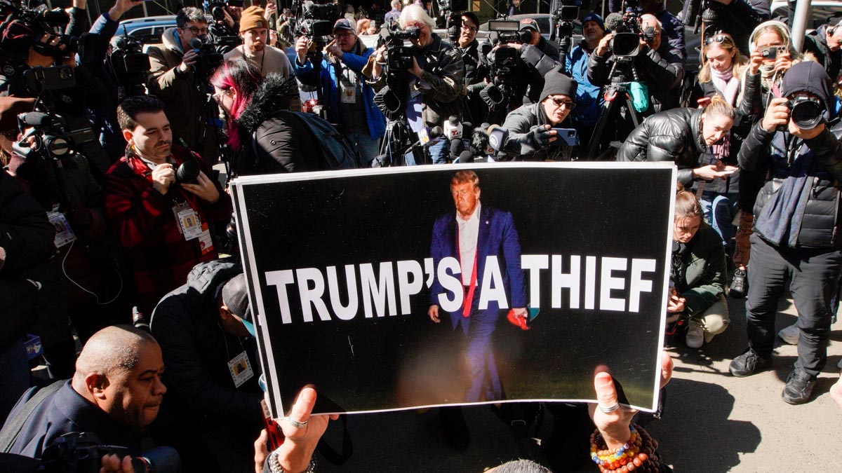 Why cops taking Trumps mug shot will be a big deal! Why cops taking Trumps mug shot will be a big deal!