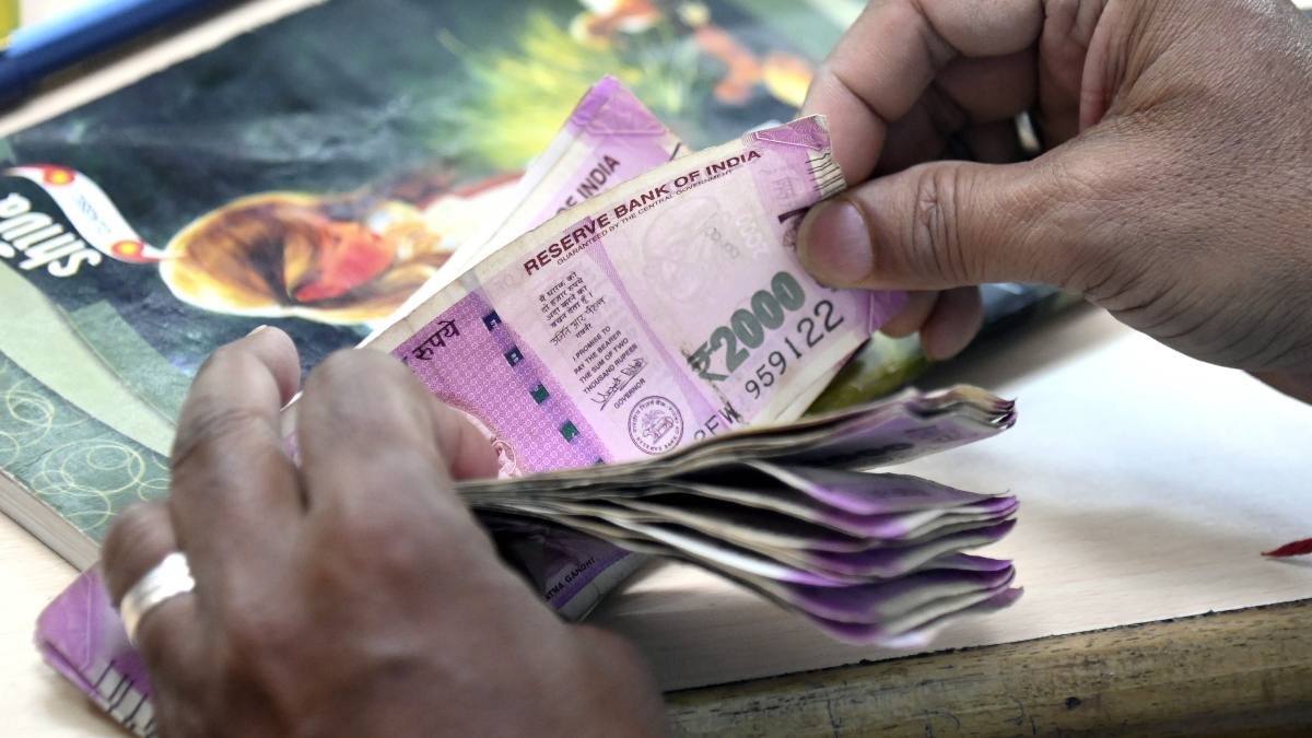  After RBI's Big Order, Zomato Reveals 72% of Cash On Delivery Bills Paid In Rs 2,000 Notes