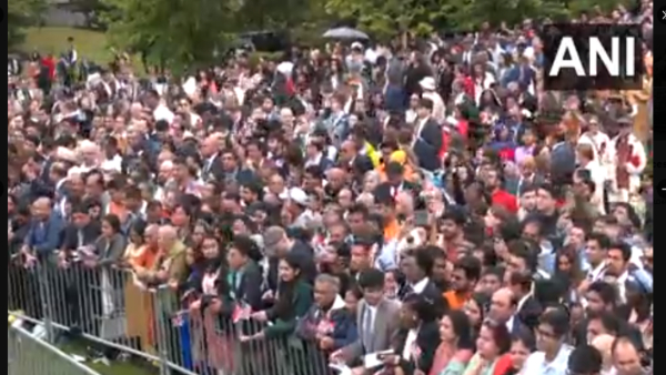 Indian Diaspora Gathers at South Lawns to Witness PM Modis Official Welcome at White House Indian Diaspora Gathers at South Lawns to Witness PM Modis Official Welcome at White House