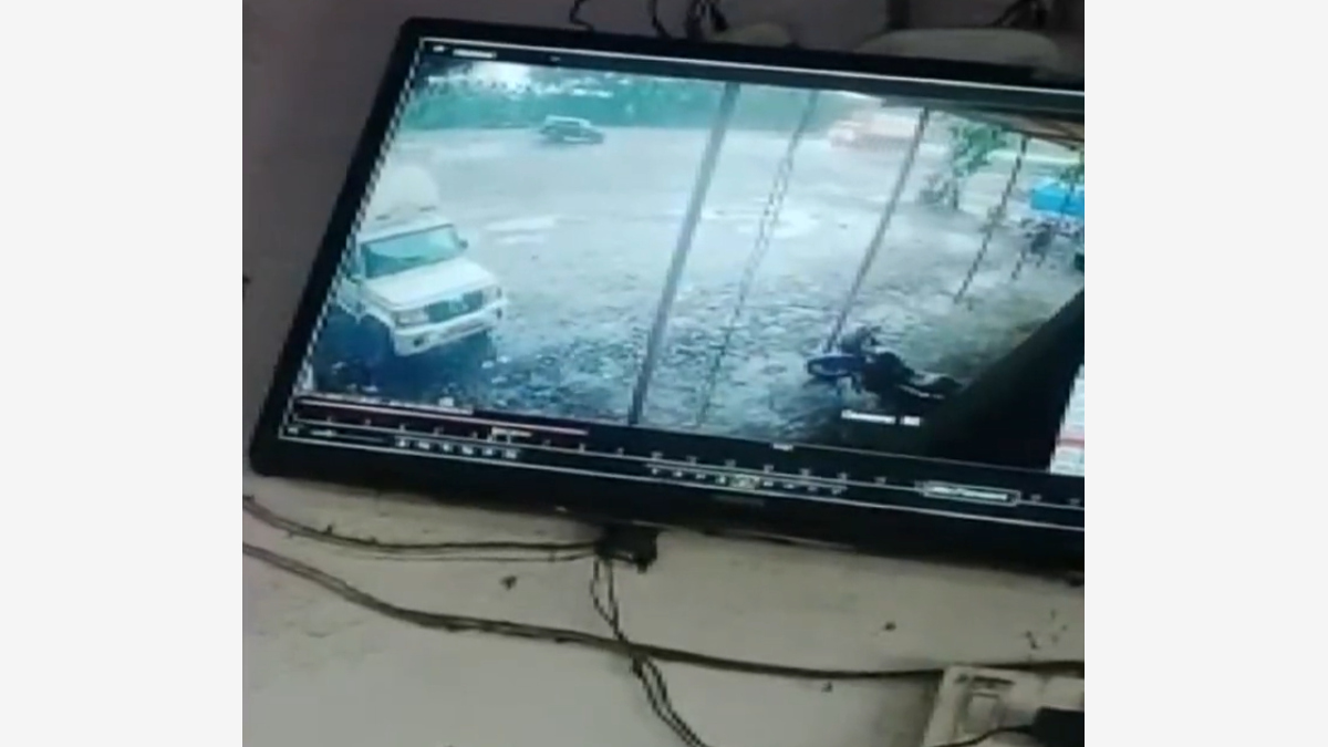 Accident Caught On Cam Truck Hits Jeep, Killing 6 in Maharashtra