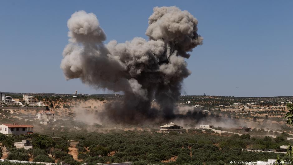 Smoke rises after an air strike on a vegetable market on the outskirts of Jisr al-Shughur Smoke rises after an air strike on a vegetable market on the outskirts of Jisr al-Shughur