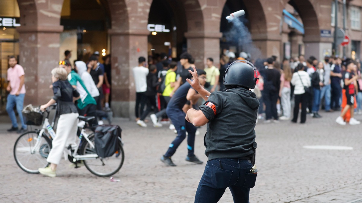 France Arrests More than 1,300 People After 4th Night of Rioting Over Teen's Killing by Police