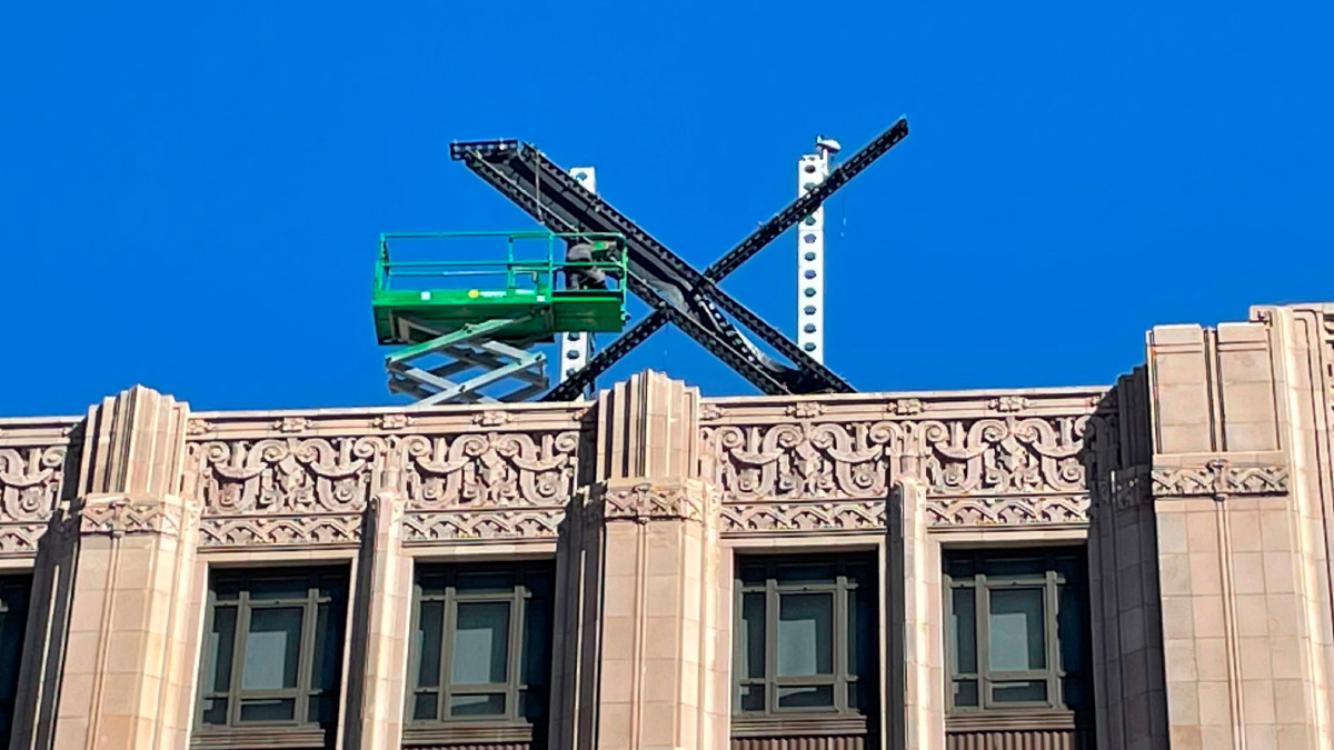 'X' Logo Installed Atop Twitter Building, Spurring San Francisco To  Investigate Permit Violation