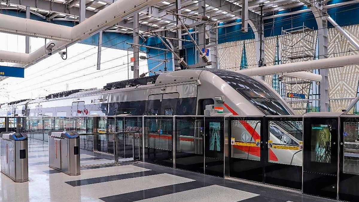Delhi Metro To Facilitate Lockers To Commuters, Read Inside Story