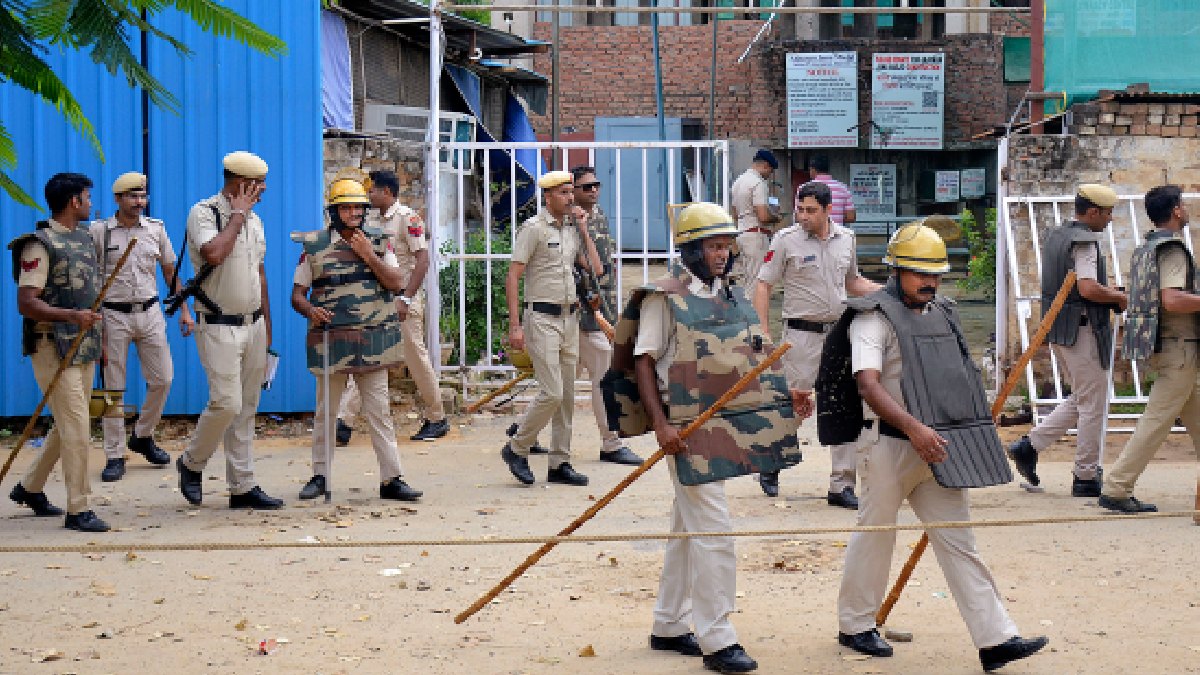 Fact Check Did A Shooting Incident In Gurgaon Involve 12 Cops