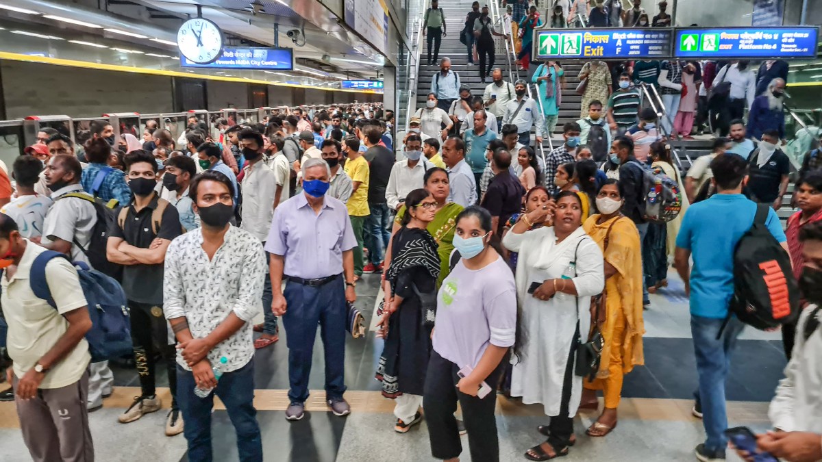 Delhi Metro Yellow Line Update Commuters Brace For Delays! Oneindia News