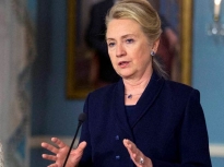 Clinton asks supporters not to give up despite deep divisions