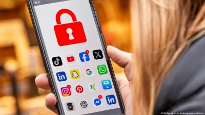 France Plans Social Media Ban For Childr