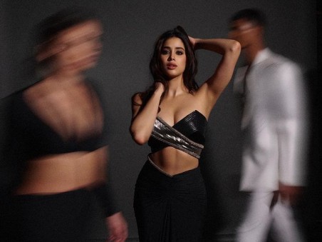  LFW 2023: जाह्नवी कपूर ने लैक्मे फैशन वीक में अपने आउटफिट से ढाया कहर, रेड कार्पेट पर जबरदस्त रैम्प वॉक कर लूटी महफिल 