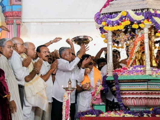 Noted Kannada Writer Sl Bhyrappa Inaugurates The Dasara Celebrations Atop Chamundi Hills, Near Mysor
