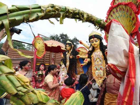 Married Hindu Women Perform Rituals To Celebrate Vijaya Dashami Before The Immersion Of The Idol Of