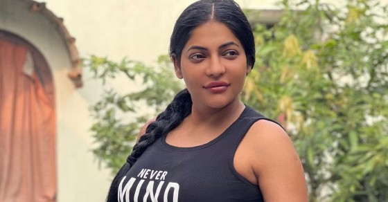 PHOTOS : பிளாக் டாப்பில் ஆளை அசத்தும் அழகு.. பாக்கியலட்சுமி சீரியல் ...