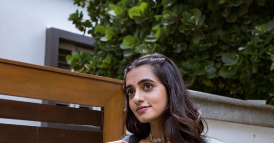 photos : அசத்தும் அழகு அப்படியே நிலவு! நடிகை மானசா சௌத்ரியின் வேற லெவல் ...