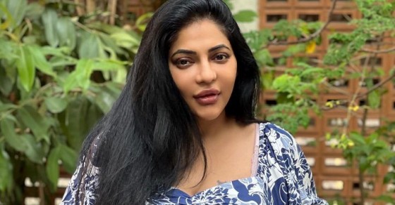 PHOTOS: கலக்கல் உடையில் போஸ் கொடுத்த ராதிகா.. கோபி சார் பாத்தா ...