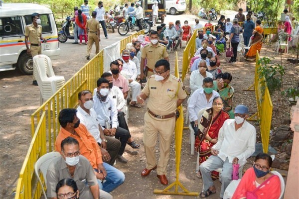 ಚಿತ್ರಗಳು: 3ನೇ ಹಂತದ ಕೋವಿಡ್-19 ಲಸಿಕೆ ಸ್ವೀಕರಿಸಿದ ನಾಗರಿಕರು
