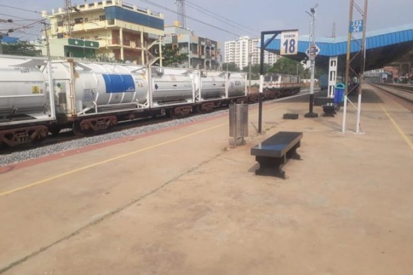 ಚಿತ್ರಗಳು: ಬೆಂಗಳೂರಿನ ವೈಟ್‌ಫೀಲ್ಡ್‌ಗೆ ಆಗಮಿಸಿದ ಮೊದಲ ಆಕ್ಸಿಜನ್ ಎಕ್ಸ್‌ಪ್ರೆಸ್ ರೈಲು