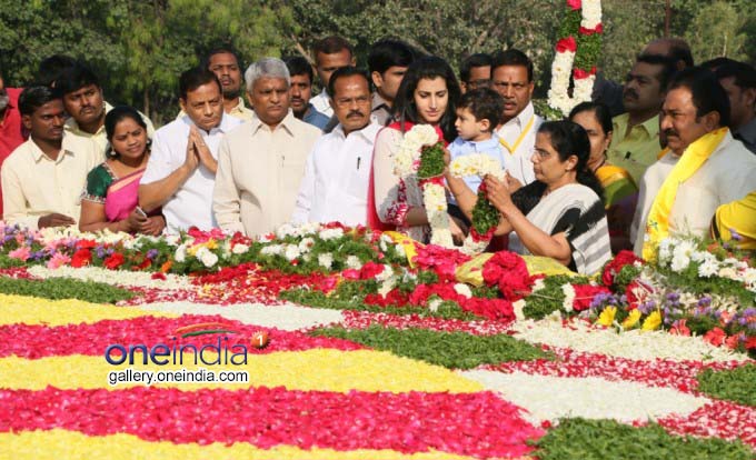 Floral Tribute To NTR At Rasoolpura Floral Tribute To NTR At Rasoolpura