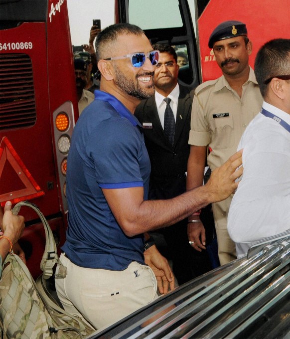 Photo Gallery : Indian Cricketer Mahendra Singh Dhoni Photo Gallery : Indian Cricketer Mahendra Singh Dhoni