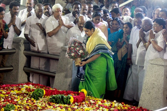 O Panneerselvam And Deepa Jayakumar Press Meet In Chennai O Panneerselvam And Deepa Jayakumar Press Meet In Chennai