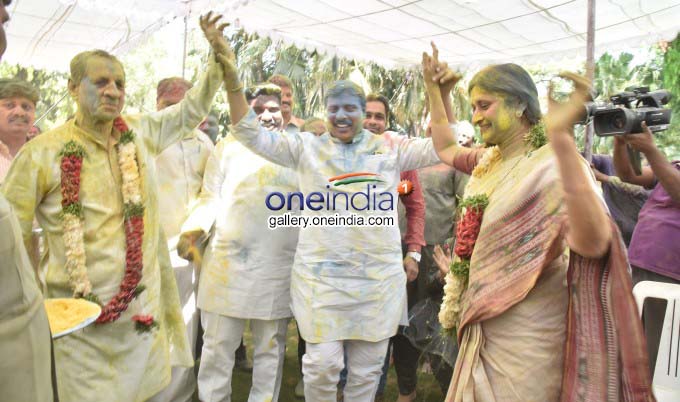 PHOTOS : Holi Celebrations Held At Rajbhavan PHOTOS : Holi Celebrations Held At Rajbhavan