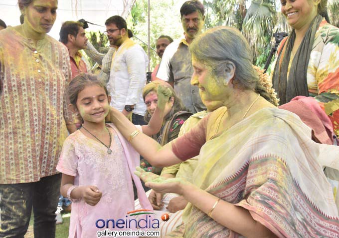 PHOTOS : Holi Celebrations Held At Rajbhavan PHOTOS : Holi Celebrations Held At Rajbhavan