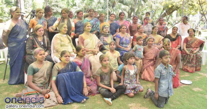 PHOTOS : Holi Celebrations Held At Rajbhavan PHOTOS : Holi Celebrations Held At Rajbhavan