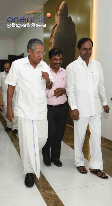 Telangana CM KCR Hosts Lunch To Kerala CM Pinarayi Vijayan Telangana CM KCR Hosts Lunch To Kerala CM Pinarayi Vijayan