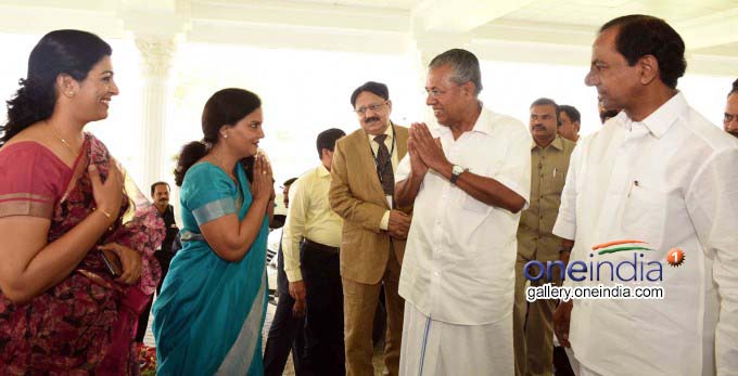 Telangana CM KCR Hosts Lunch To Kerala CM Pinarayi Vijayan Telangana CM KCR Hosts Lunch To Kerala CM Pinarayi Vijayan