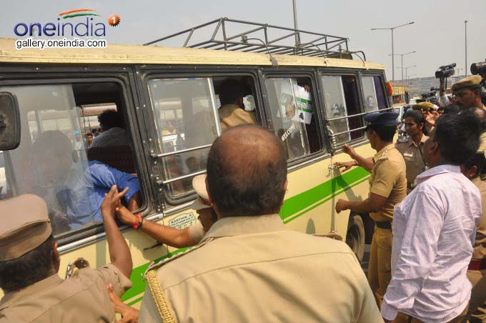 Youths Protest At Chennai Kathipara Flyover Youths Protest At Chennai Kathipara Flyover