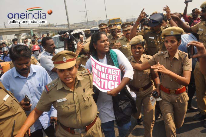 Youths Protest At Chennai Kathipara Flyover Youths Protest At Chennai Kathipara Flyover
