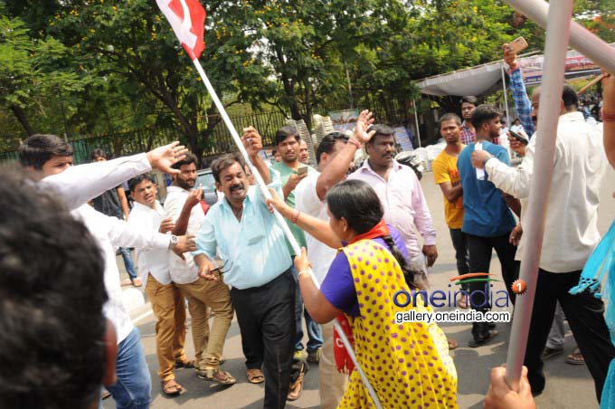 Photo Gallery: Capture Dharna Chowk Protest In Hyderabad Photo Gallery: Capture Dharna Chowk Protest In Hyderabad