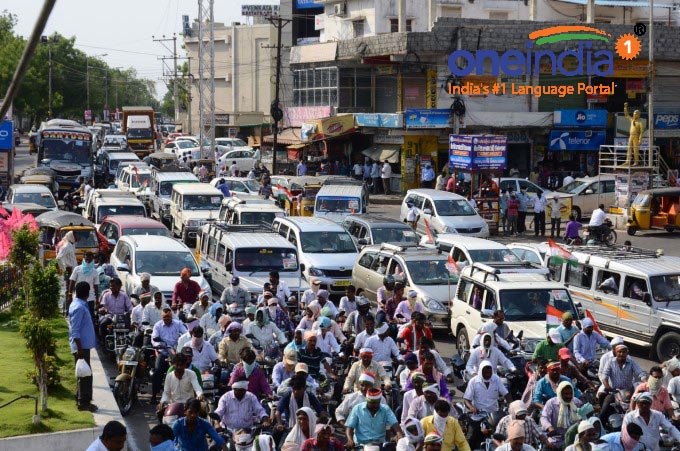 TRS And Congress Clash At Nalgonda TRS And Congress Clash At Nalgonda