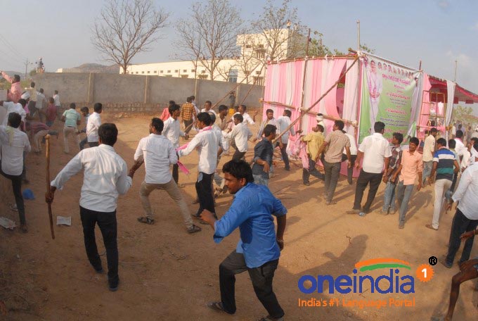 TRS And Congress Clash At Nalgonda TRS And Congress Clash At Nalgonda