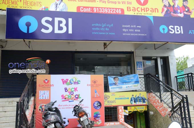 Raids Continue At Sub-Registrar TV Ramesh Chander Reddy Residence Raids Continue At Sub-Registrar TV Ramesh Chander Reddy Residence