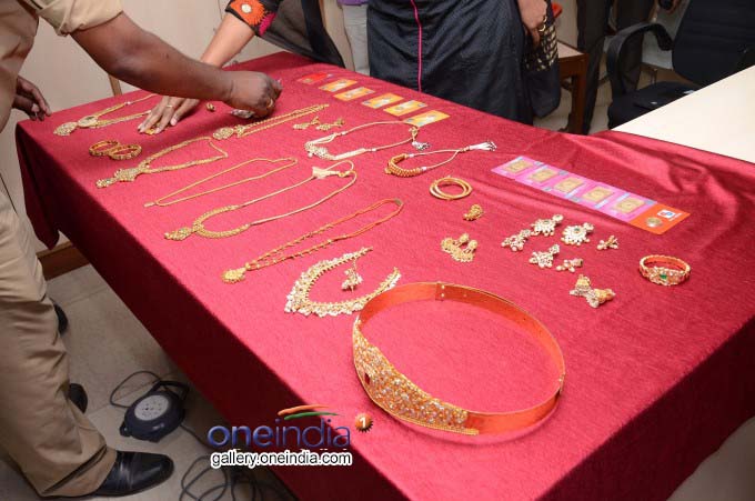 Raids Continue At Sub-Registrar TV Ramesh Chander Reddy Residence Raids Continue At Sub-Registrar TV Ramesh Chander Reddy Residence
