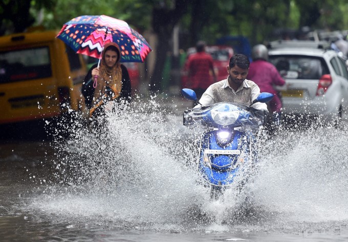 Life In India During Monsoon Rainfall Life In India During Monsoon Rainfall