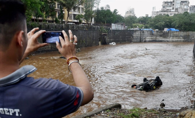 Heavy Rain Lashes Mumbai Heavy Rain Lashes Mumbai