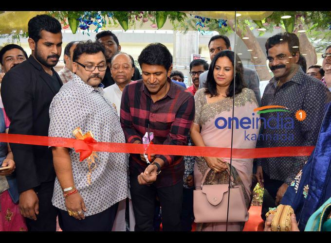 Actor Puneeth Inaugurated Navarthan Jewellers Rajajinagar Actor Puneeth Inaugurated Navarthan Jewellers Rajajinagar