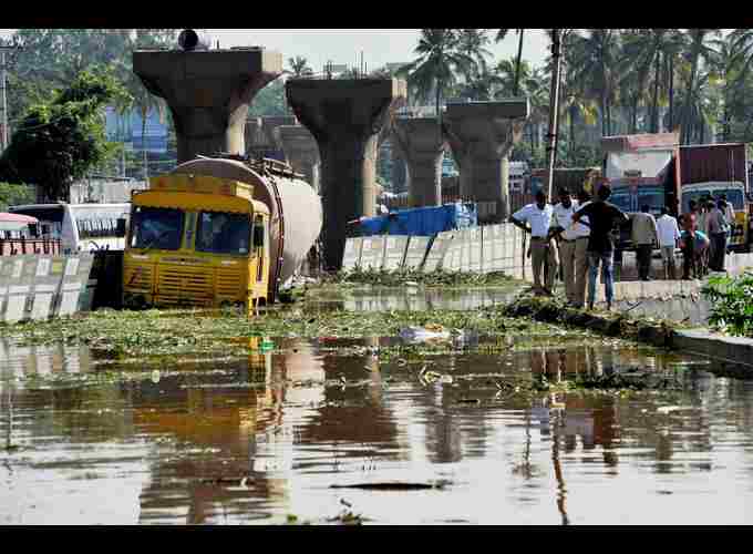 Rains Lash Bengaluru Mysuru Roads Flooded Rains Lash Bengaluru Mysuru Roads Flooded