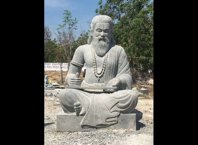 CM Siddaramaiah Unveiled The Statue Of Maharshi Valmiki CM Siddaramaiah Unveiled The Statue Of Maharshi Valmiki