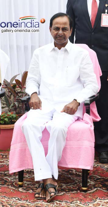 Telangana CM KCR Unfurls Tricolor At Golconda Fort Telangana CM KCR Unfurls Tricolor At Golconda Fort