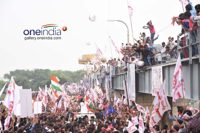 Jana Sena Party Kavathu At Dowleswaram Barrage Photos Hd Images Pictures News Pics Oneindia Photos