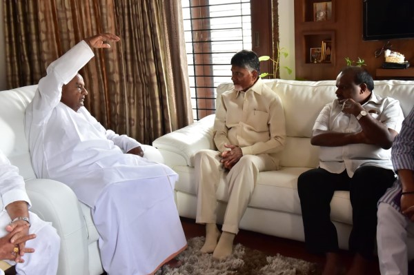 N Chandrababu Naidu Meets HD Deve Gowda In Bengaluru N Chandrababu Naidu Meets HD Deve Gowda In Bengaluru
