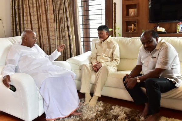 N Chandrababu Naidu Meets HD Deve Gowda In Bengaluru N Chandrababu Naidu Meets HD Deve Gowda In Bengaluru
