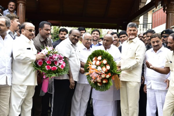 N Chandrababu Naidu Meets HD Deve Gowda In Bengaluru N Chandrababu Naidu Meets HD Deve Gowda In Bengaluru