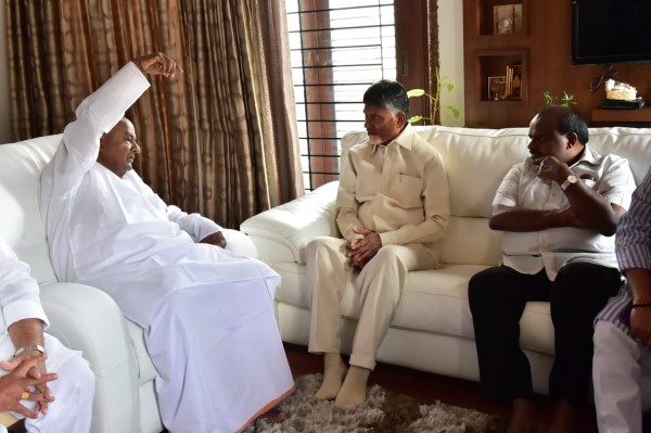 N Chandrababu Naidu Meets HD Deve Gowda In Bengaluru N Chandrababu Naidu Meets HD Deve Gowda In Bengaluru